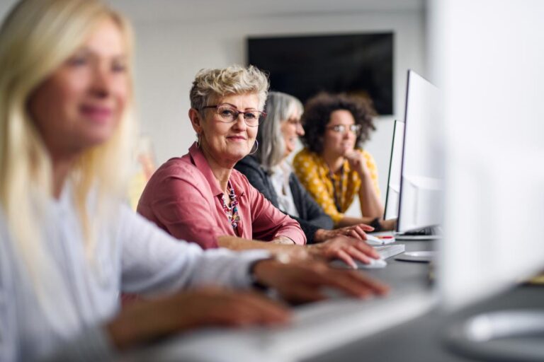 5 Benefits of Educational Programs for Seniors